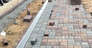 Профессиональная укладка плитки на улице в Долгопрудном в октябре