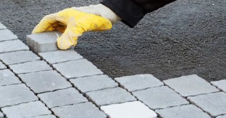 Укладка брусчатки в Долгопрудном - цена от 812 руб. за м2 | ТротуарнаяПлитка