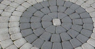 Профессиональная укладка клинкерной брусчатки в Долгопрудном в октябре